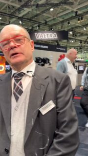 Valtra juhlapuvussa! Näyttää päheältä. Valtra G-sarjan G125 CVT Active -malli voitti Tractor of the Year2026-
palkinnon – Utility-luokassa. Tämä tunnustus on osoitus Valtran sitoutumisesta innovaatioihin, helppokäyttöisyyteen ja
monipuolisuuteen 100–145 hv:n segmentissä. #Agritechnica @valtrasuomi