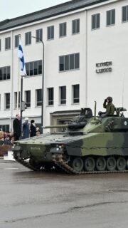 Hyvää itsenäisyyspäivää Kouvolasta! Itsenäisyyspäivän paraatissa oli mukana myös yksi Valtra.