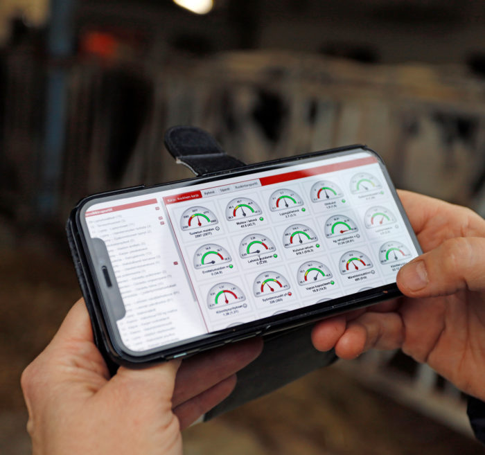 Lelyn T4C-tuotannonhallintaohjelmalla hallitaan sekä lypsy- että ruokintajärjestelmää. Mobiilisovellus helpottaa tuotannon seurantaa ja hienosäätöä.